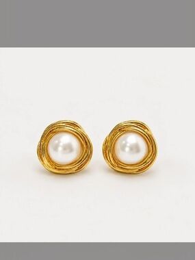 Gold Pearl Stud Earrings - Elegant Classic Design